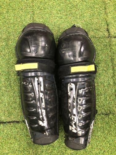 Junior CCM Tacks AS-V Shin Pads 11" (Used)