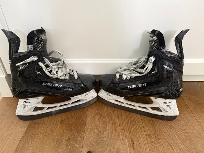Black 2022 Bauer Supreme Mach Hockey Skates Regular Width Size 4.5 (Used)