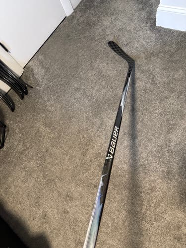 Intermediate Bauer Vapor Flylite Left Hand Hockey Stick P92 65 Flex (New)