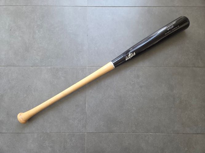 Victus V-Cut Pro Hard Gloss Maple Bat (-3) 33" (Used) with ink dot