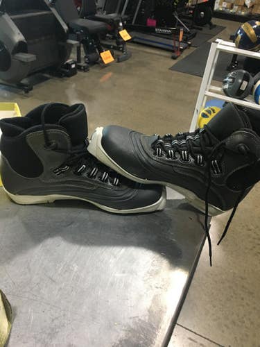 Used Fischer M 09.5 W 09.5-10 Men's Cross Country Ski Boots 11605-c000156866