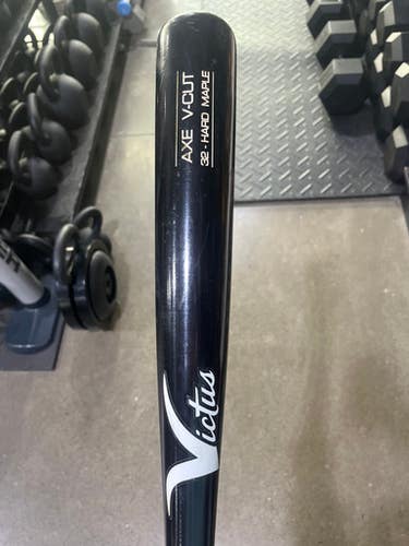 Used Victus Axe V-cut Hard Maple Bb Sb Wood Bat 32" 11605-s000209420