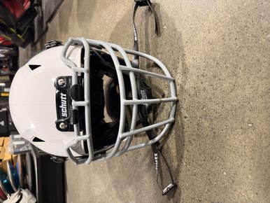 Used Schutt Youth Vengeance A11+ Fb Helmet White Md 11605-c000212655
