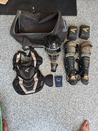 Black Easton Gametime Catcher's Set (Used)