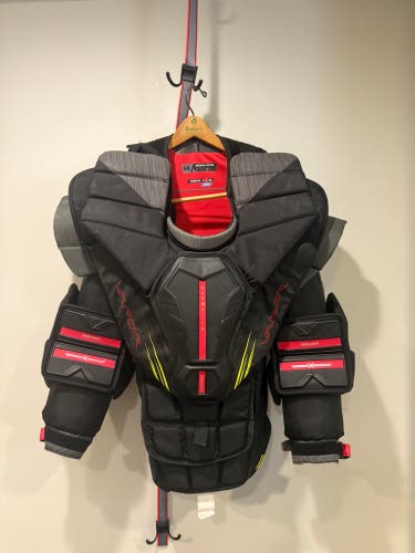 Medium Bauer Vapor Hyperlite 2 Goalie Chest Protector Pro Stock (Used)