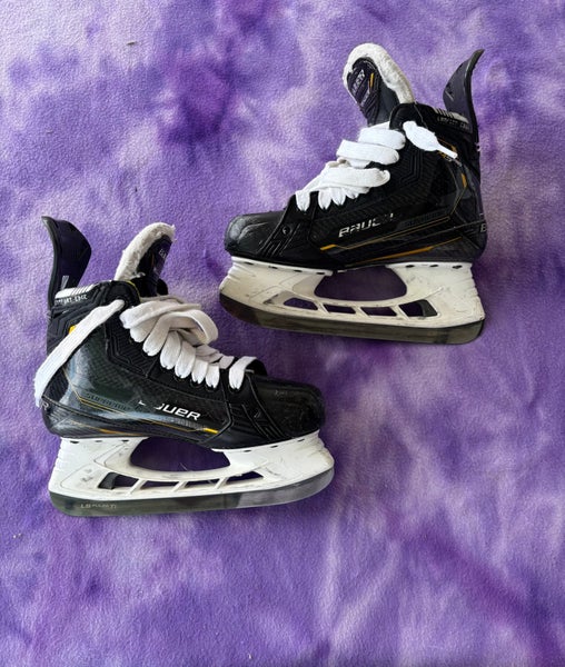 Intermediate Bauer Supreme M5 Pro Hockey Skates Size 5 (Used)