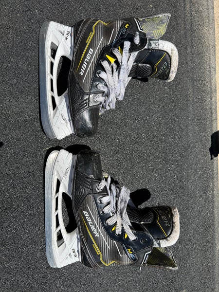 2024 Bauer Supreme M40 Hockey Skates Extra Wide Width Size 3.5 (Used)