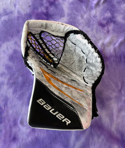 White Senior Bauer X5 Pro Goalie Glove (Used)
