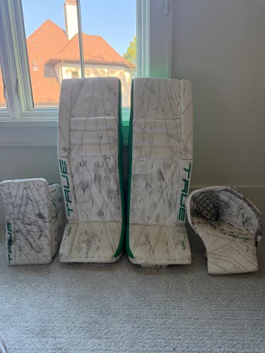 CASEY DESMITH True Catalyst Px5 Goalie Set Pro Stock (Used)