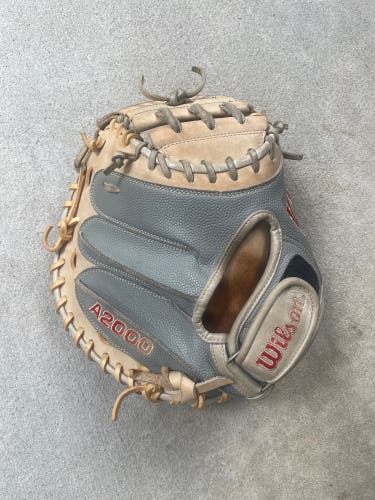 Wilson A2000 RH Catcher's Baseball Glove 33" (Used)
