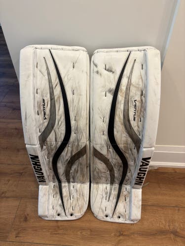 34" Vaughn Ventus LT98 Goalie Leg Pads (Used)