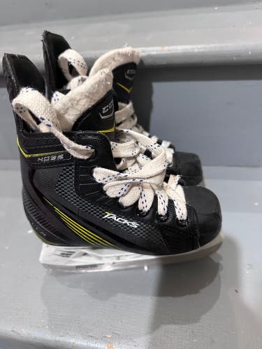 CCM Tacks Hockey Skates 10 (Used)