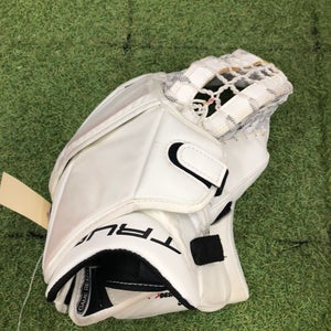 Senior True HZRDUS 7x4 Goalie Glove Regular (Used)