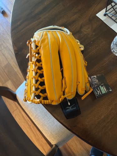 Mizuno Crest RH Outfield Baseball Glove 13" (New)