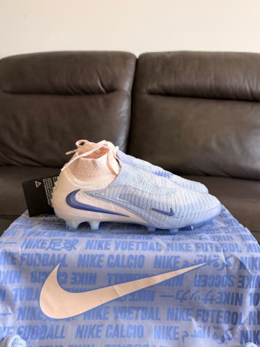 Unisex Size M 5.5 (W 6.5) Nike Cleats (New)