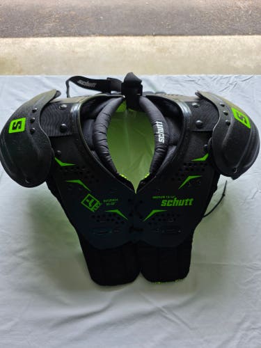 Barely Worn Medium Youth Schutt Y Flex 4.0 Youth Shoulder Pads (Used)