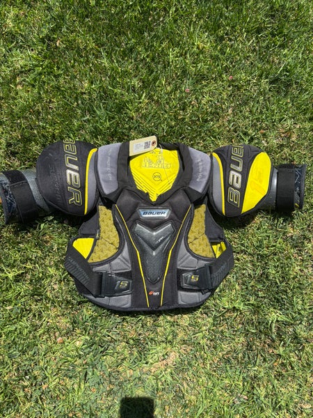 Medium Senior Bauer Supreme 1S Shoulder Pads