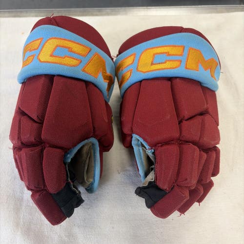 Junior Size 11 Inch CCM Winter Club Ice Hockey Player Gloves. Red