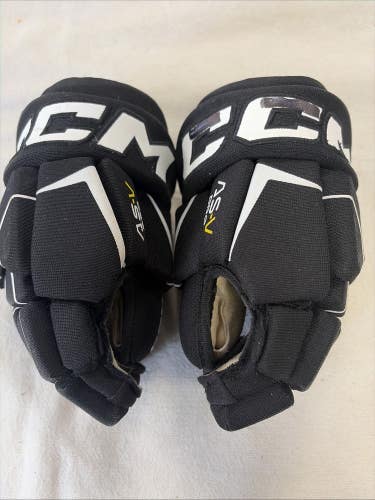 Junior Size 9 Inch CCM AS-V PRO Ice Hockey Player Gloves