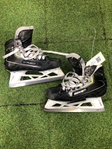 Intermediate Bauer Elite Hockey Goalie Skates Size 4.5 Fit 1 (Used)