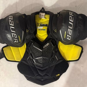 Small Junior Bauer Supreme M3 Shoulder Pads (Used)