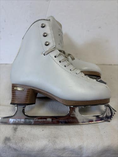 Girls Junior Size 3 W Jackson Ultima Freestyle Figure Ice Skates. Aspire XP