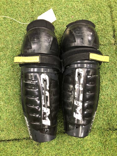 Junior CCM Tacks Classic Pro Shin Pads 11" (Used)