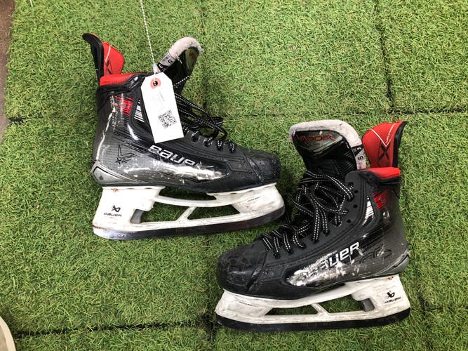 Intermediate Bauer Vapor X5 Pro Hockey Skates Size 5 (Used)
