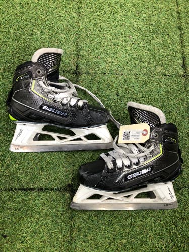Junior Bauer Elite Hockey Goalie Skates Regular Width Size 2 (Used)