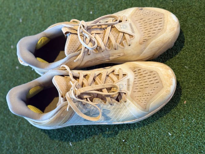 Under Armour Youth Baseball Cleats | White | Size 7Y | Molded TPU
