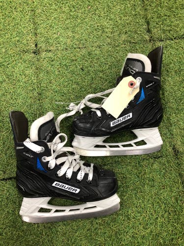 Youth Bauer Vapor VOLT Hockey Skates Regular Width 11 (Used)