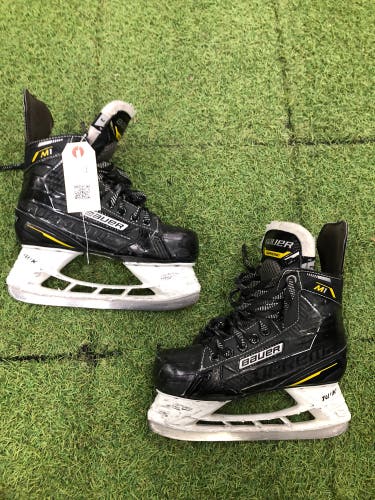Junior Bauer Supreme M1 Hockey Skates Regular Width Size 3 (Used)