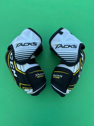 Junior Medium CCM Tacks 5092 Elbow Pads