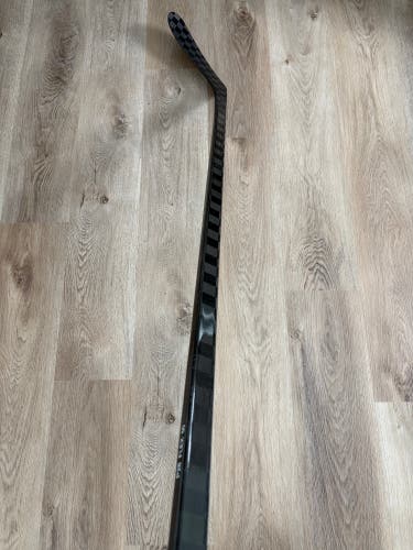Pro Blackout Junior Extra Lite Left Hand Hockey Stick P28 50 Flex (New)
