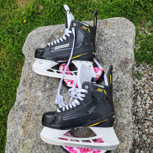 Black Bauer Supreme M1 Hockey Skates Regular Width 7