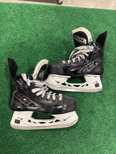Junior CCM JetSpeed FT675 Hockey Skates Regular Width Size 1.5 (Used)