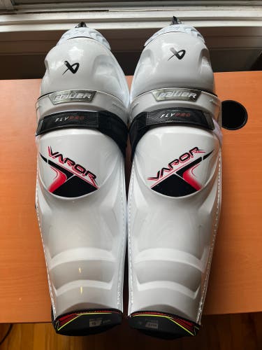 Senior Bauer Vapor Flypro 16" Shin Pads (Used)