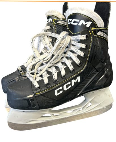CCM Tacks AS 550 Hockey Skates Size 4 (Used)