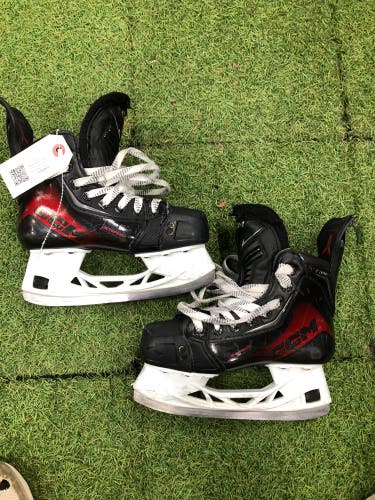 Junior CCM JetSpeed FT890 Hockey Skates Regular Width 11.5 (Used)