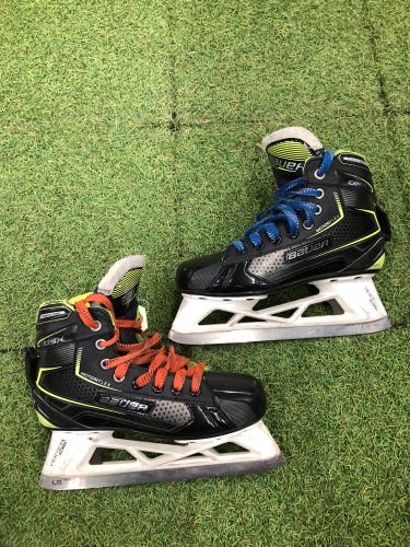 Intermediate Bauer GSX Hockey Goalie Skates Regular Width Size 4 (Used)