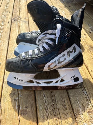White 2023 CCM JetSpeed FT6 Pro Hockey Skates Regular Width Pro Stock Size 5 (Used)