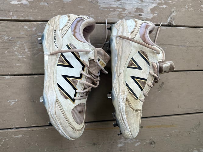 White Men's Size M 11.0 (W 12.0) Adult New Balance 3000v7 Low Top Metal (Used)