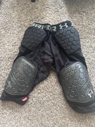 Under Armour Girdle Football Adult Small (Used)