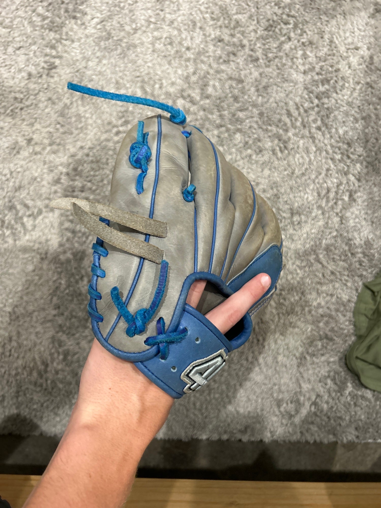 パウルさん専用です。 44 Pro Signature Series RH Infield Baseball Glove 11.5