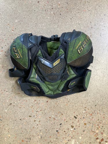 Medium Junior Bauer Supreme Gs Shoulder Pads (Used)