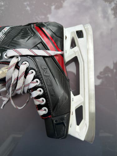 CCM EFlex 6.5 Hockey Goalie Skates Regular Width Size 5 (Used)