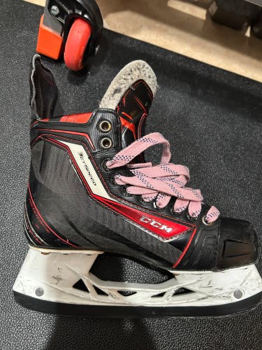 2015 CCM JetSpeed Hockey Skates Regular Width Size 4.5 (Used)