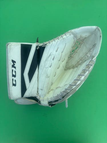 White Junior CCM Extreme Flex II 760 Goalie Glove Regular