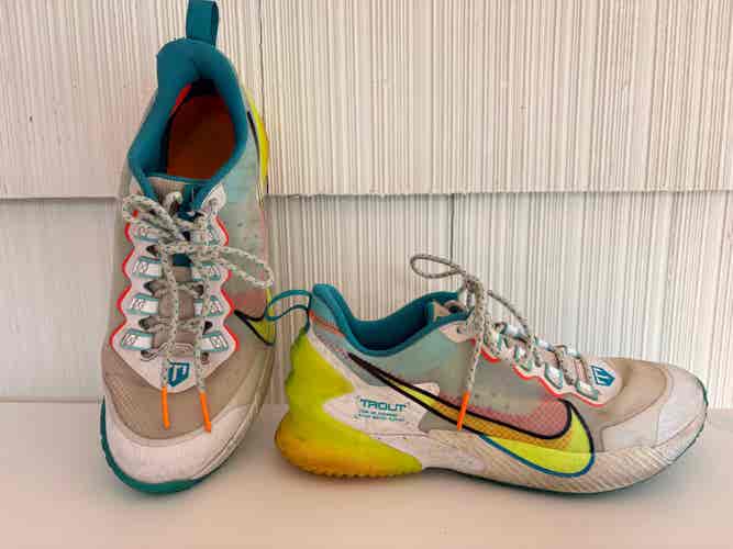 White Men's 10.5 Adult Nike Trout Low Top Turf Cleats (Used)