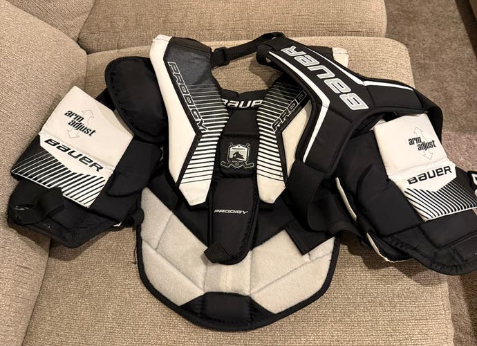 Small Bauer Prodigy Goalie Chest Protector (Used)